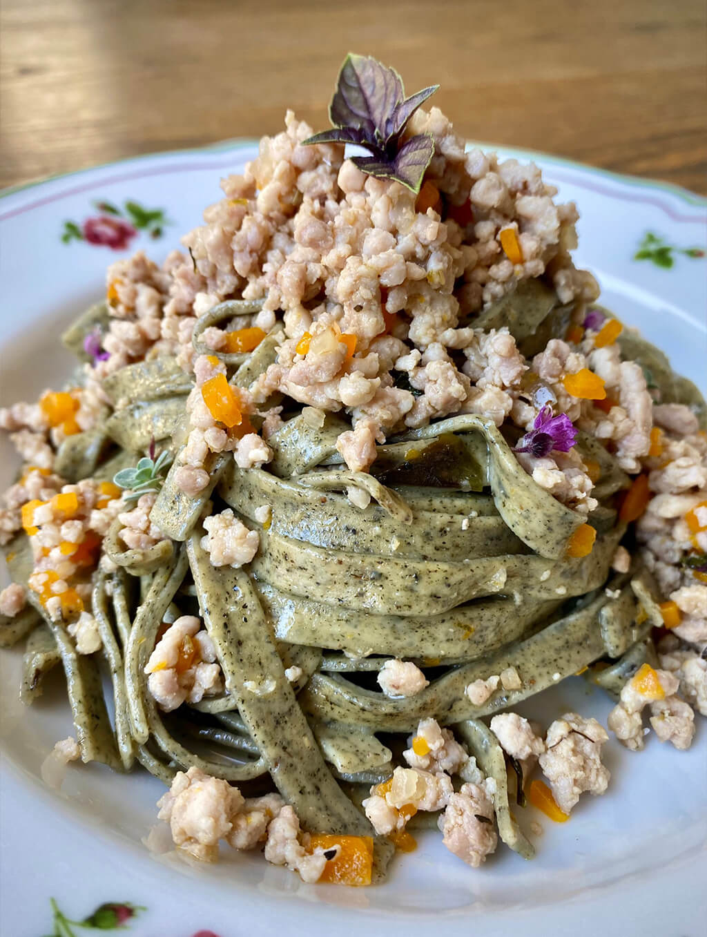 Fettuccine alle ortiche con ragù bianco di coniglio alla Nas-cetta ricetta leggera saporelite Marta Paoletti